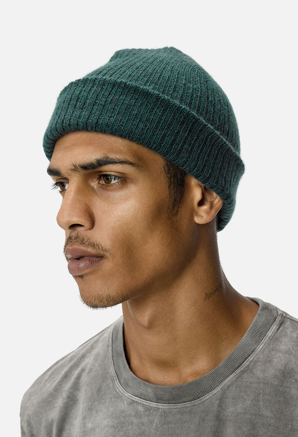 NWT hotsell John Elliott cashmere blend beanie